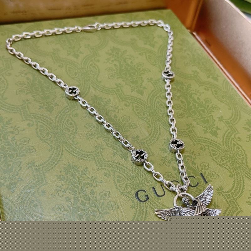G*u*i necklaces